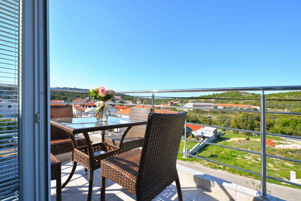 Apartments Bilanovic Tisno Exterior photo