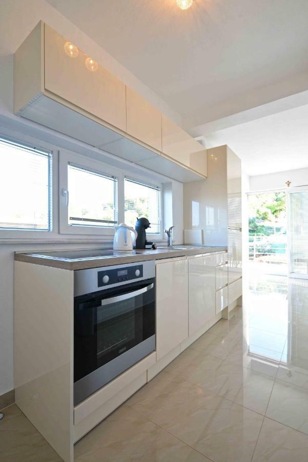 Apartments Bilanovic Tisno Exterior photo
