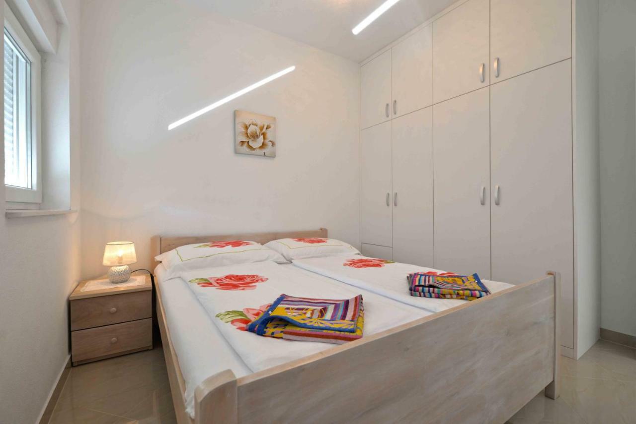 Apartments Bilanovic Tisno Exterior photo