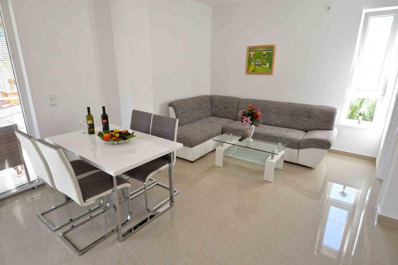 Apartments Bilanovic Tisno Exterior photo