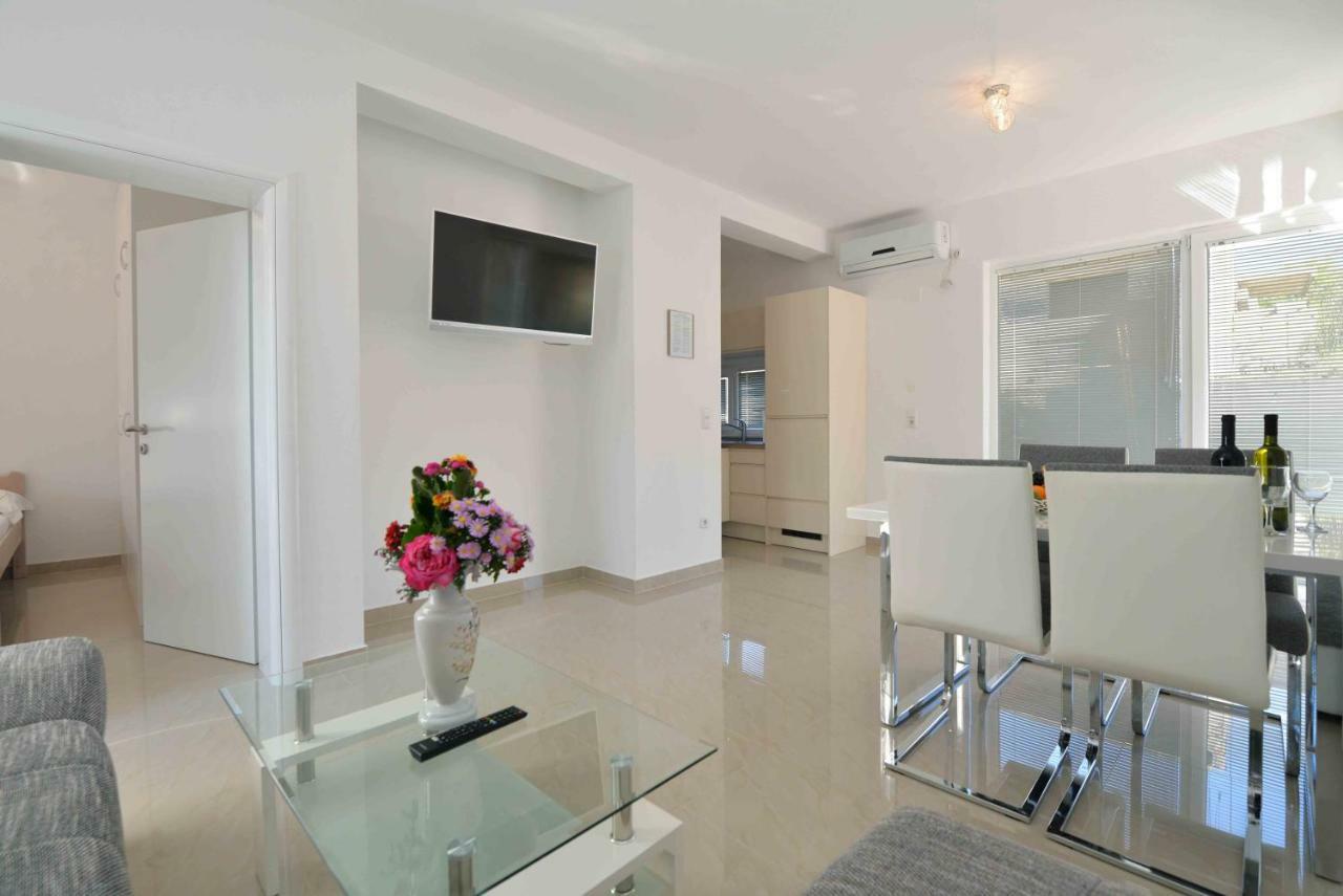 Apartments Bilanovic Tisno Exterior photo