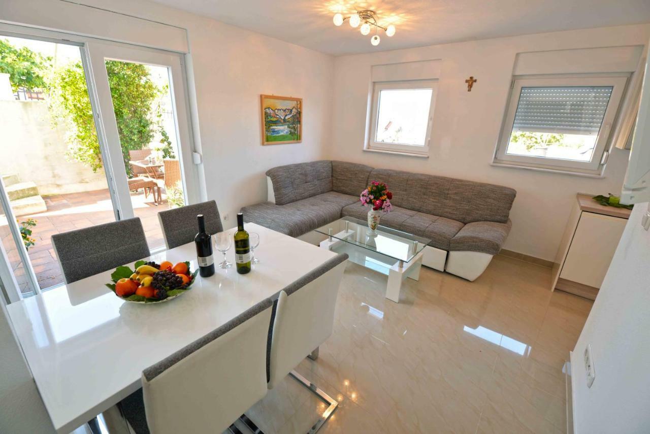 Apartments Bilanovic Tisno Exterior photo