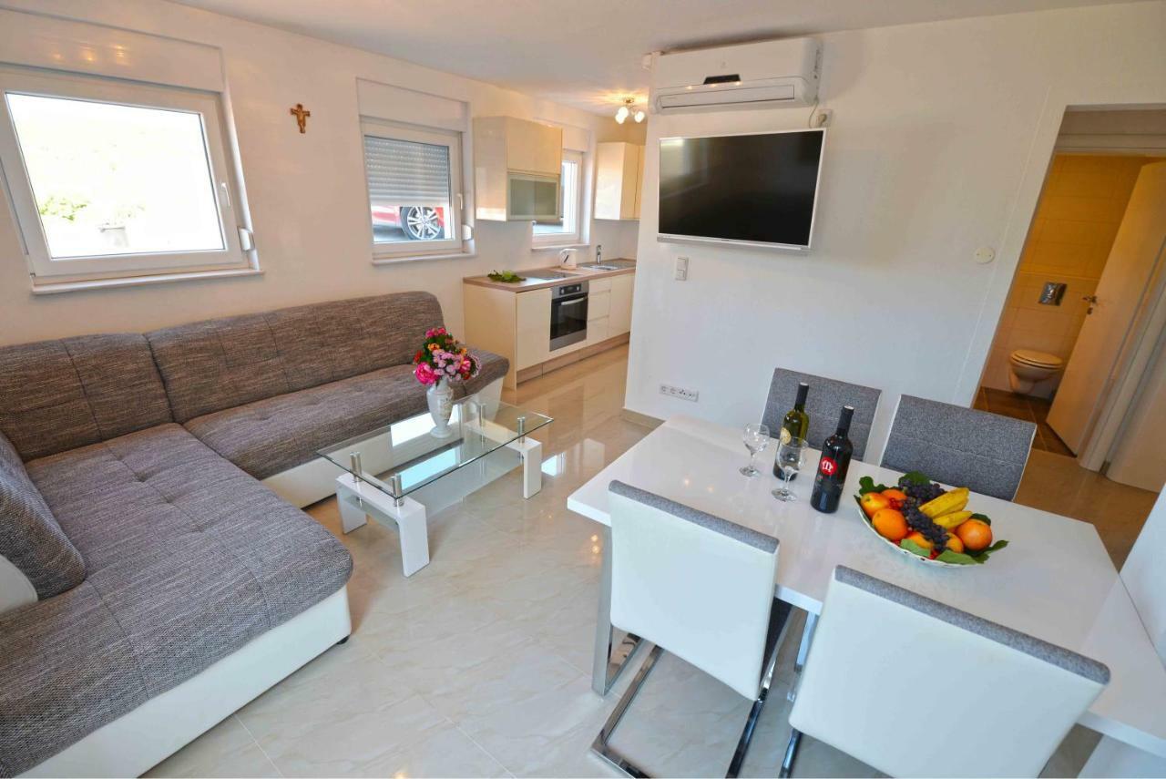 Apartments Bilanovic Tisno Exterior photo
