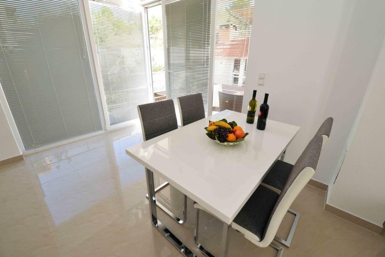 Apartments Bilanovic Tisno Exterior photo