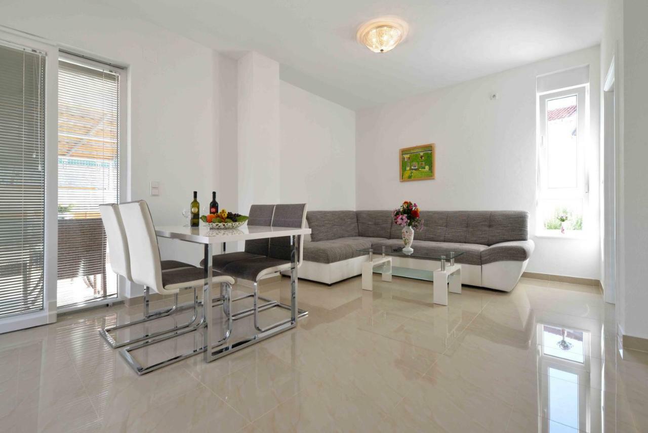 Apartments Bilanovic Tisno Exterior photo