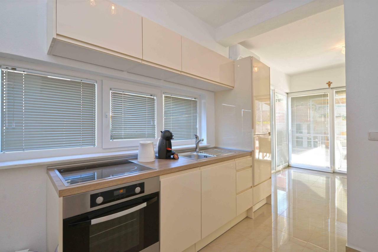 Apartments Bilanovic Tisno Exterior photo